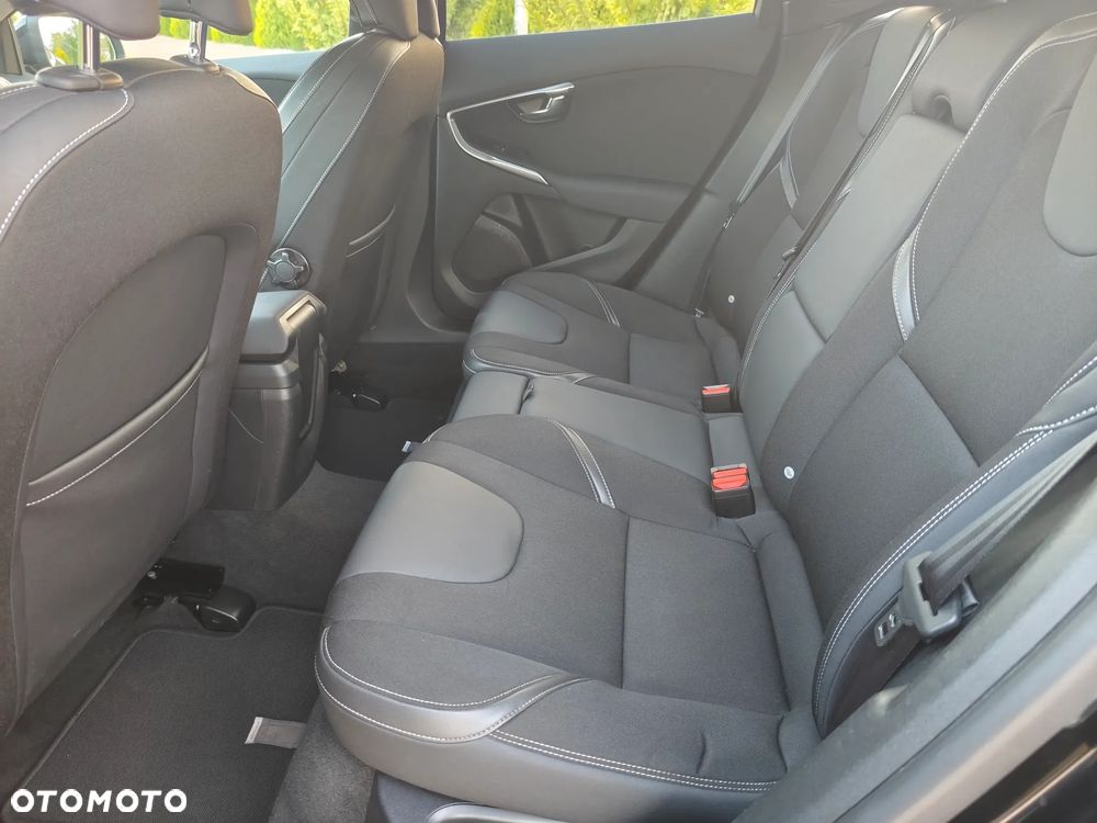 Volvo V40 D2 Summum - 11