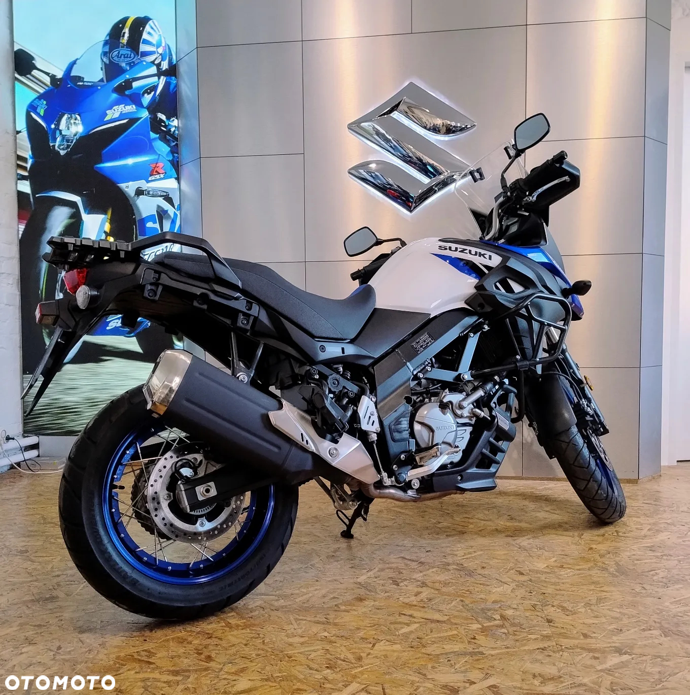 Suzuki V-STROM - 10