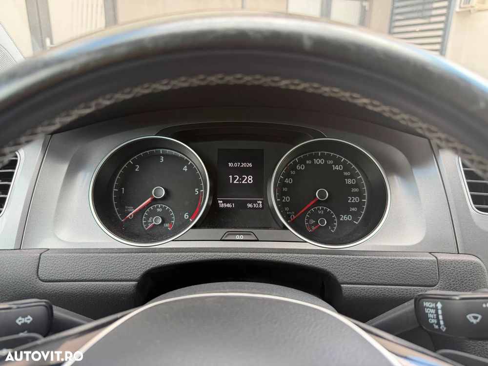 Volkswagen Golf - 8