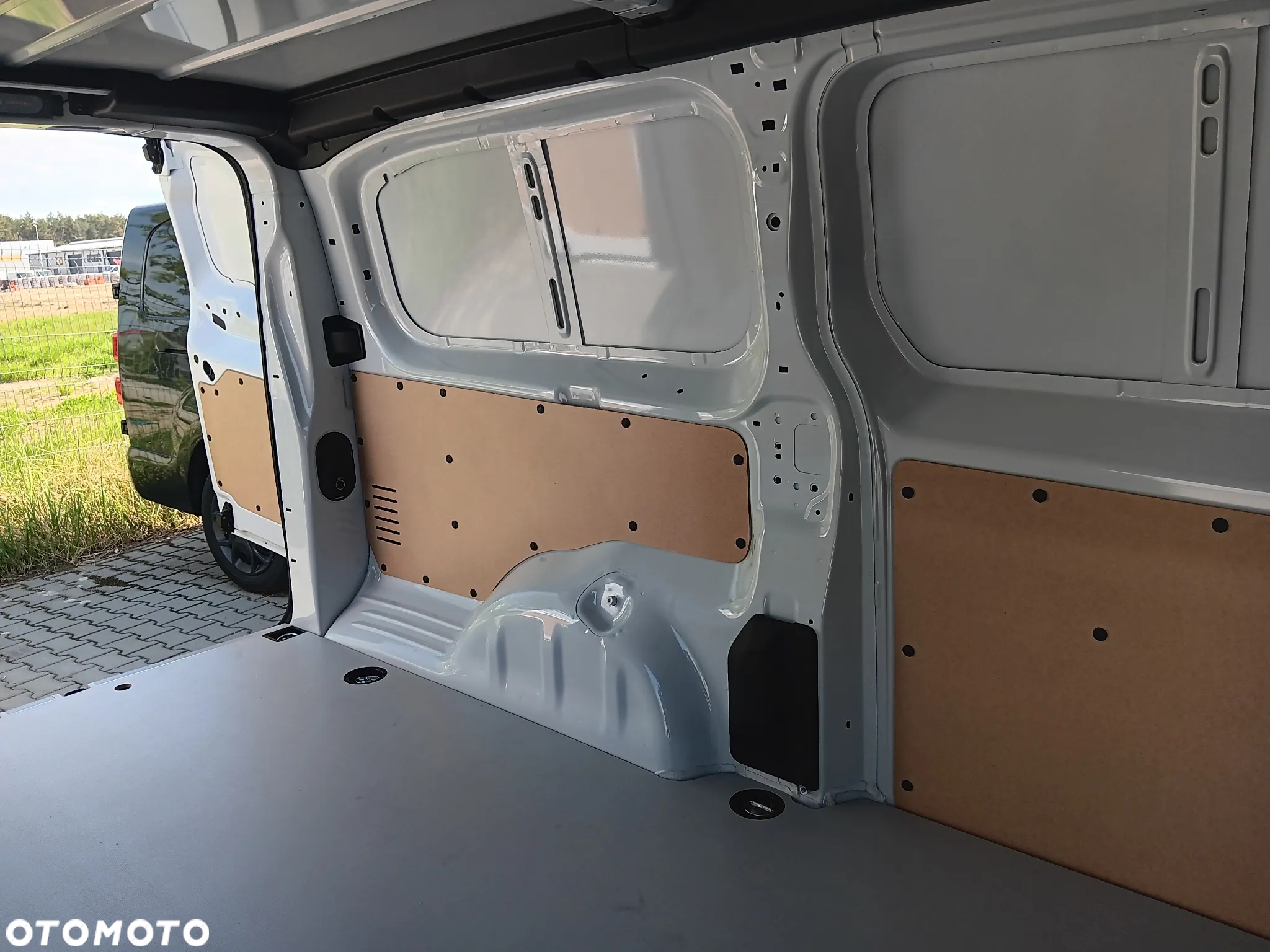 Opel Vivaro Furgon Extra Long - 13