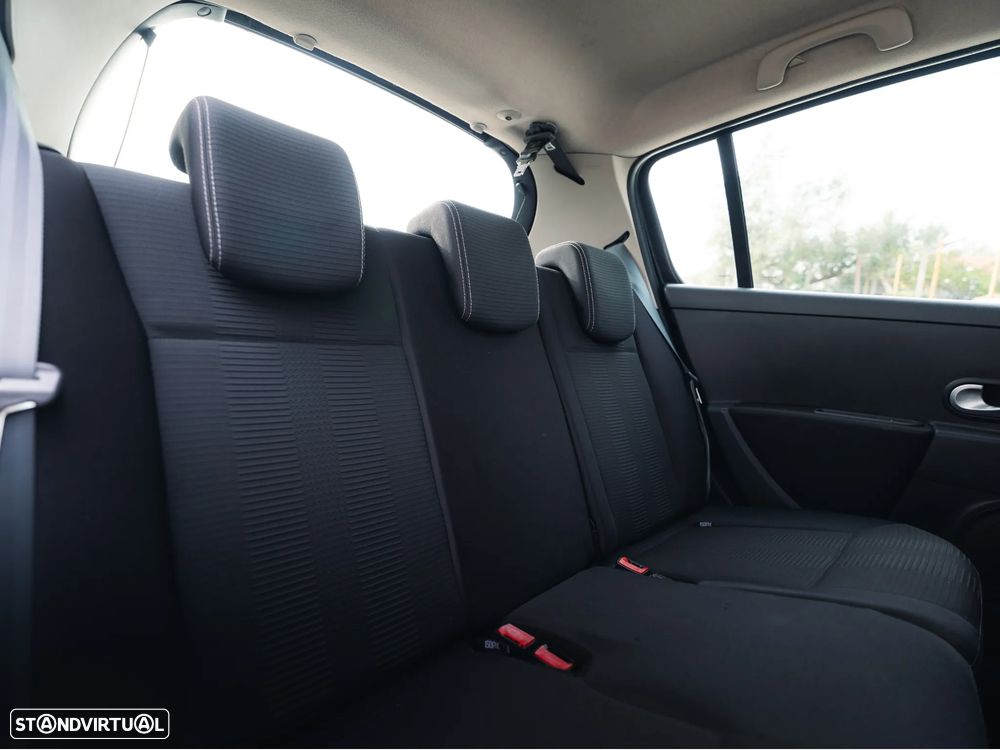 Renault Clio 1.2 16V Dynamique - 23