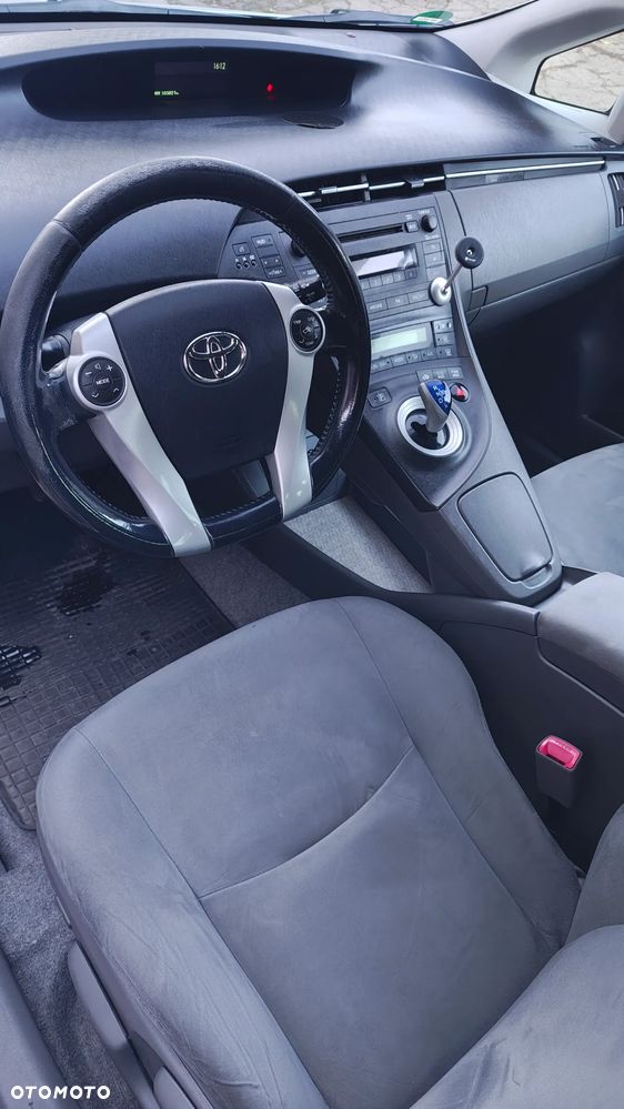 Toyota Prius 1.8 HSD Sol - 12