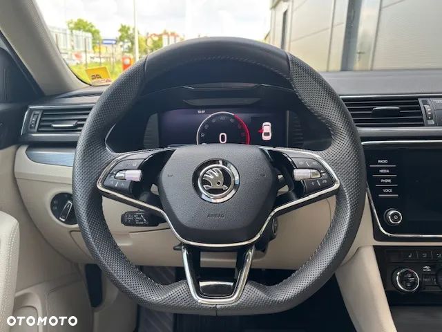 Skoda Superb 2.0 TDI SCR Style DSG - 27