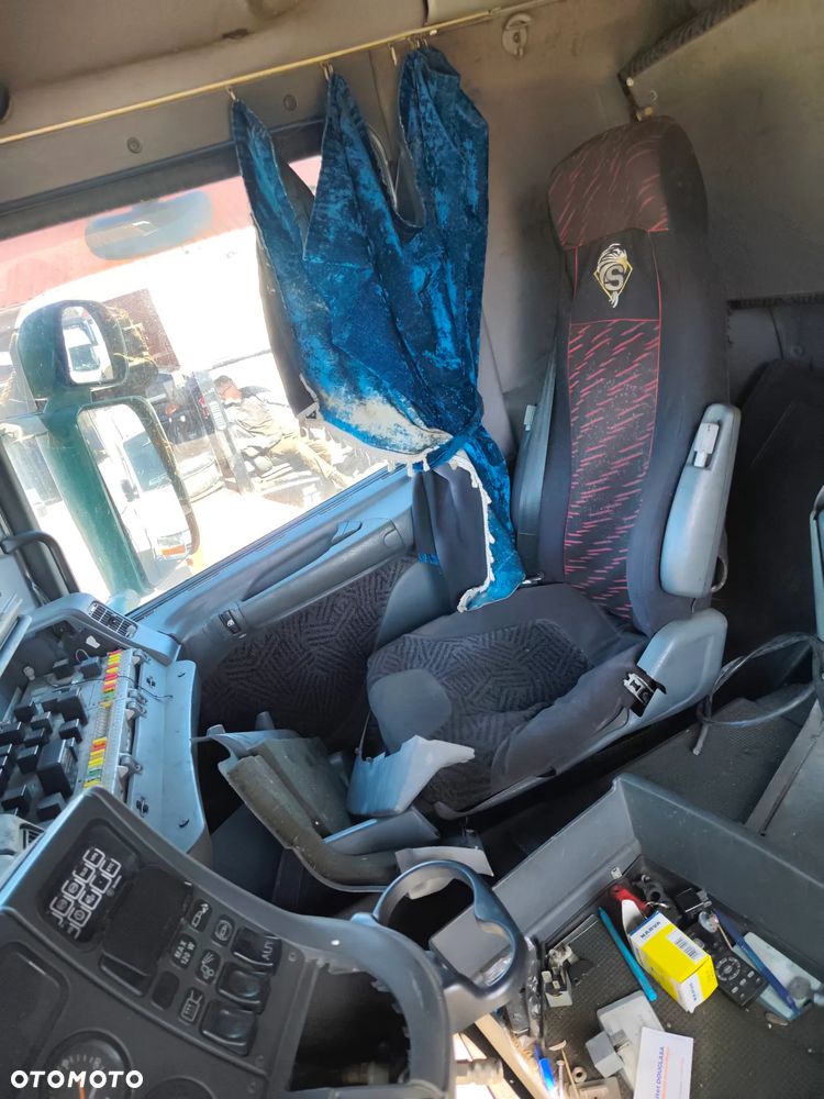 SCANIA R114 na części z 2002 r. silnik skrzynia koło chłodnica lampa szyba drzwi itp - 11