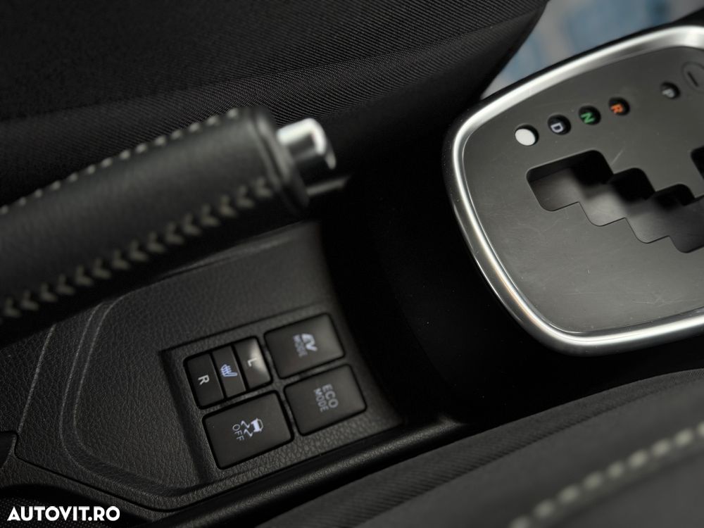 Toyota Yaris Hybrid 1.5 VVT-i Team Deutschland - 19