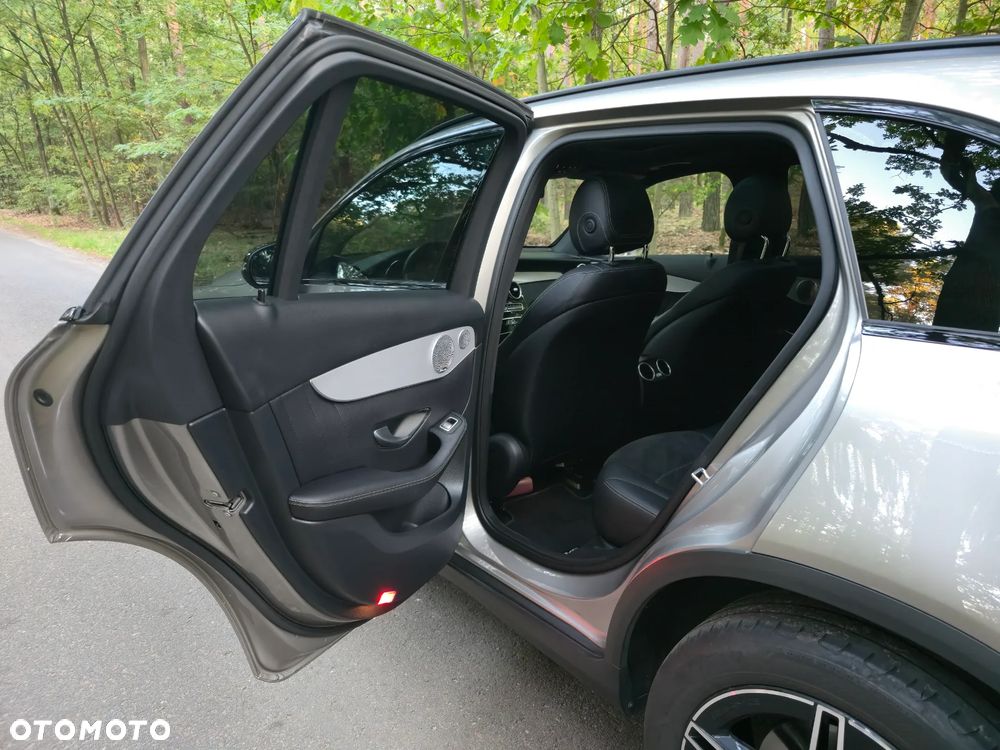 Mercedes-Benz GLC 300 d 4Matic 9G-TRONIC AMG Line - 11