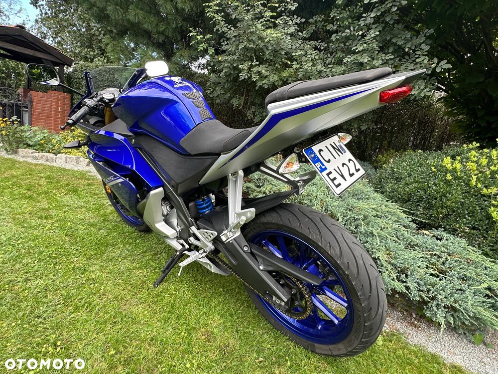 Yamaha YZF - 22