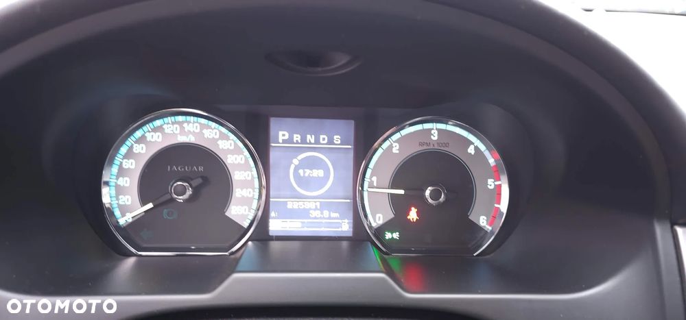 Jaguar XF 2.7 V6 D Premium Luxury - 14