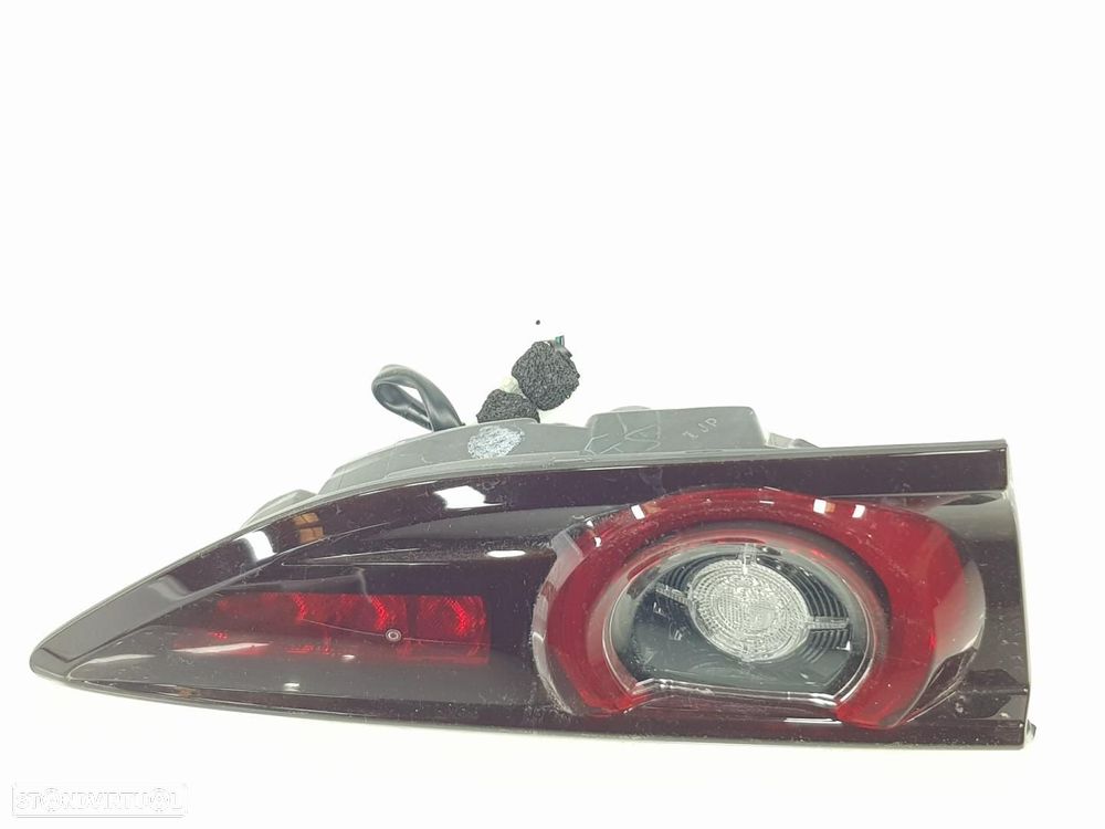 FAROLIM TRASEIRO ESQUERDO INTERIOR MAZDA 3 BERLINA BP - 1