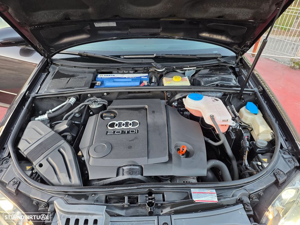Audi A4 Avant 2.0 TDI S-line - 32
