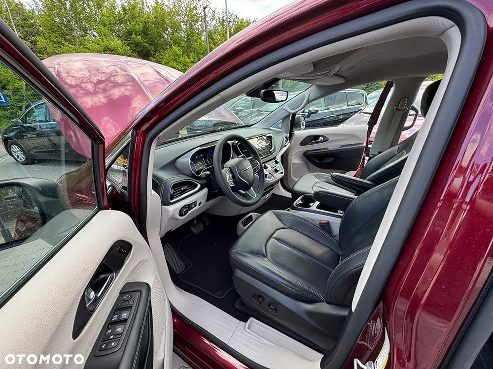 Chrysler Pacifica - 24