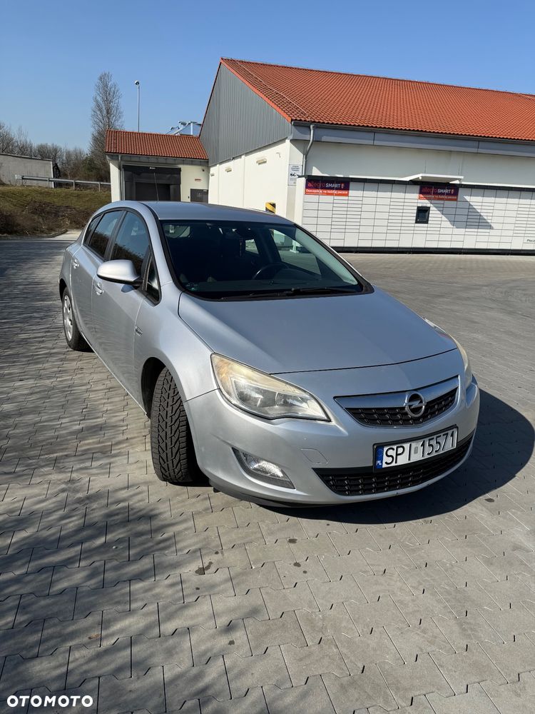 Opel Astra 2010 photo 4