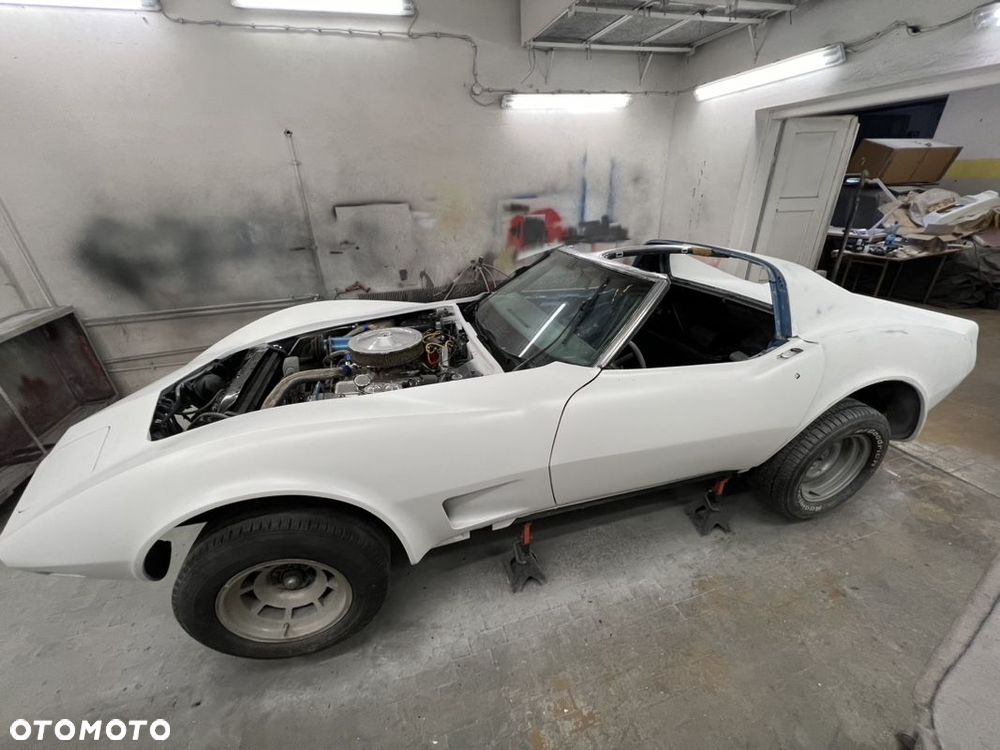 Chevrolet Corvette - 21