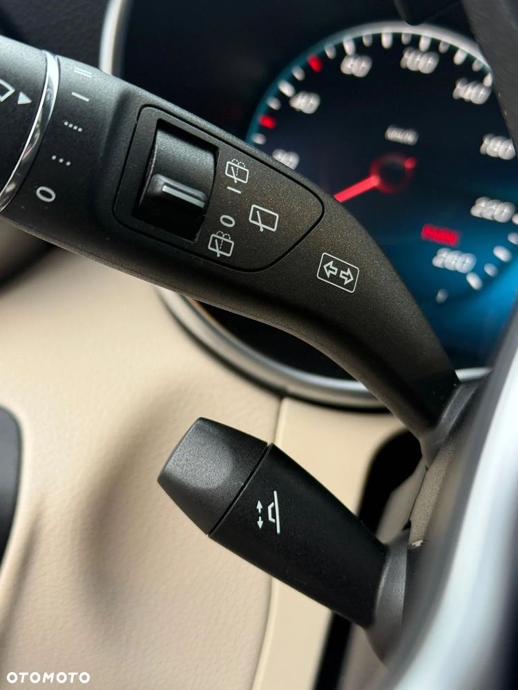 Mercedes-Benz GLC 300 4Matic 9G-TRONIC Exclusive - 28