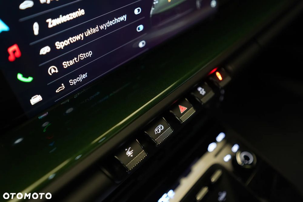 Porsche 911 Carrera 4 GTS - 27