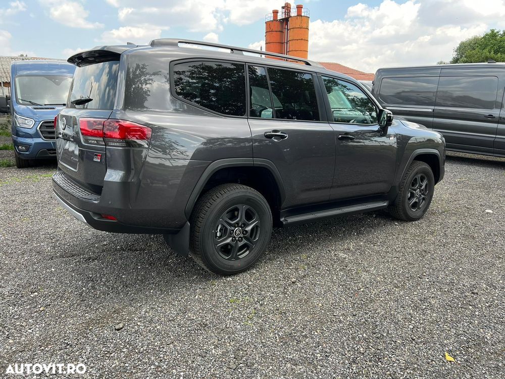 Toyota Land Cruiser 300 - 5