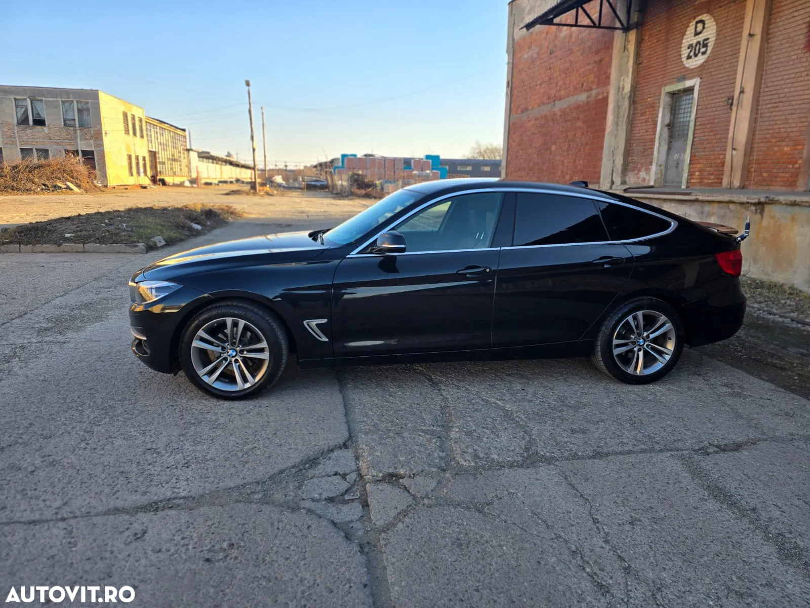 BMW Seria 3 318d GT Aut. Luxury Line - 9