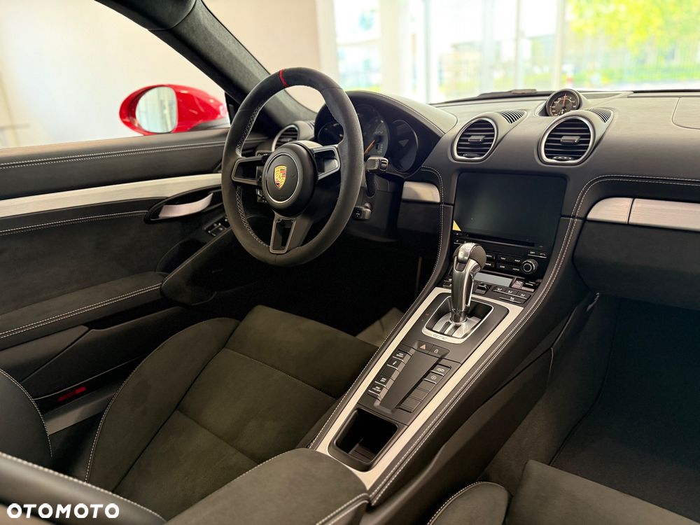 Porsche 718 Cayman - 11