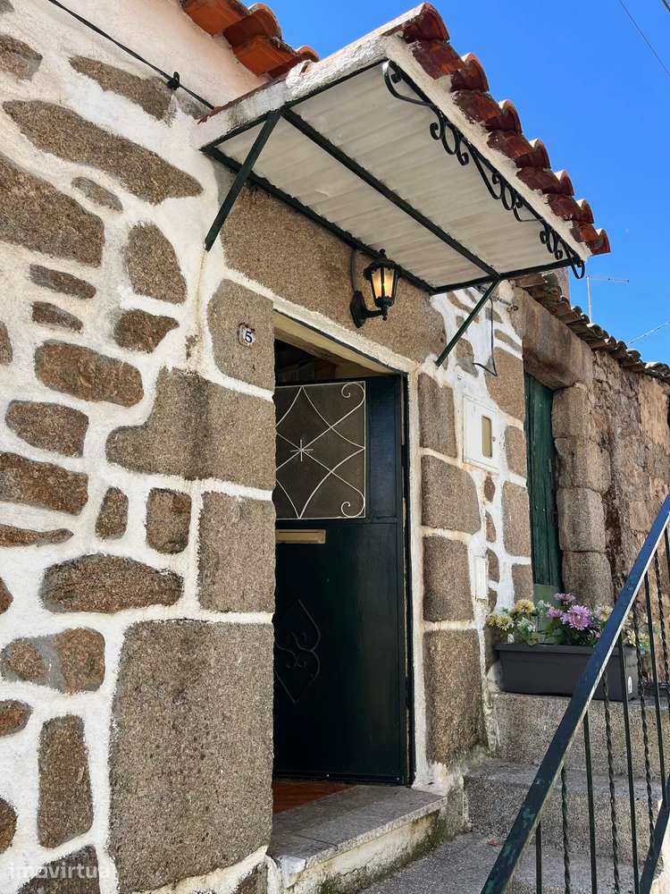 Casa rústica de aldeia pequena com terraço e lareira em Carrapichana - Grande imagem: 5/26
