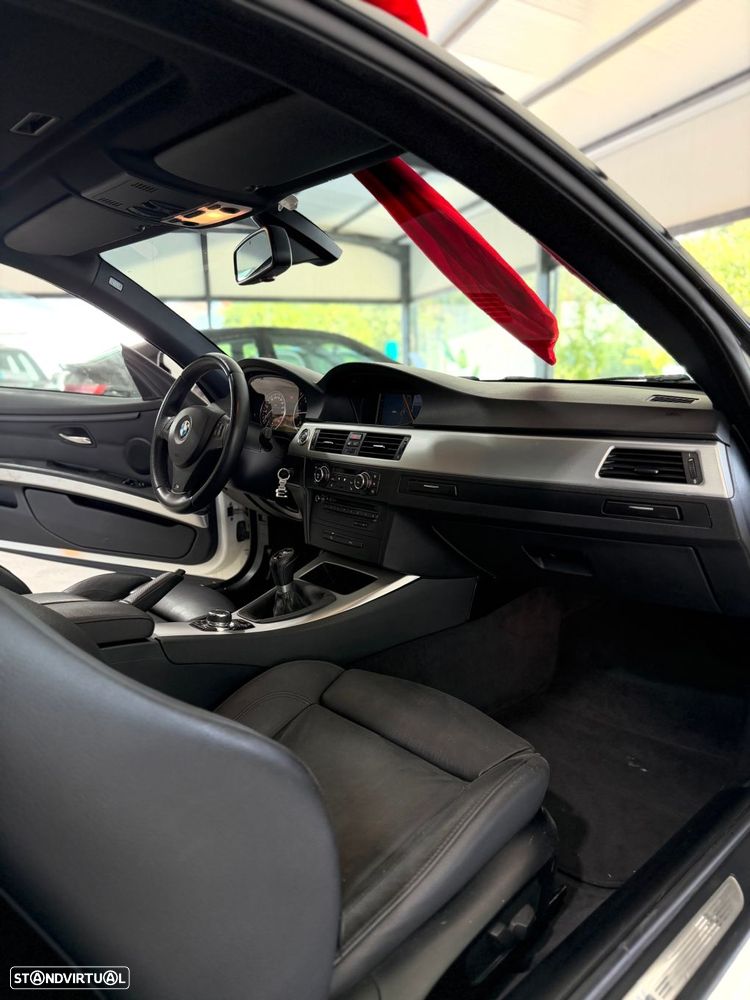BMW 320 d Coupe Edição M — fotografia 12