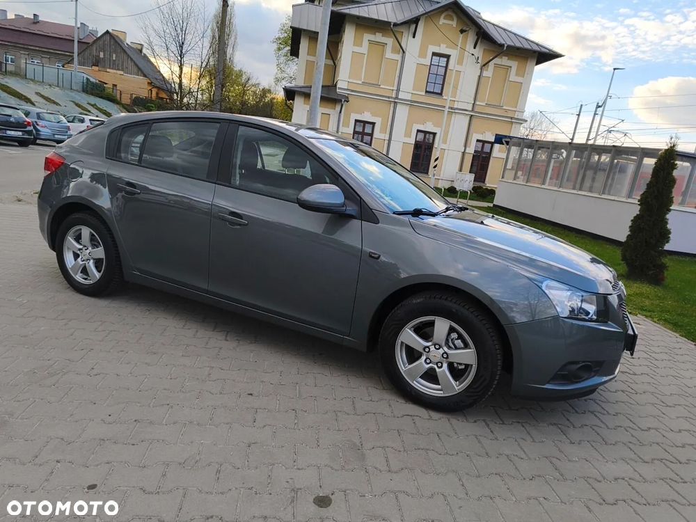 Chevrolet Cruze 1.6 LT+ - 11