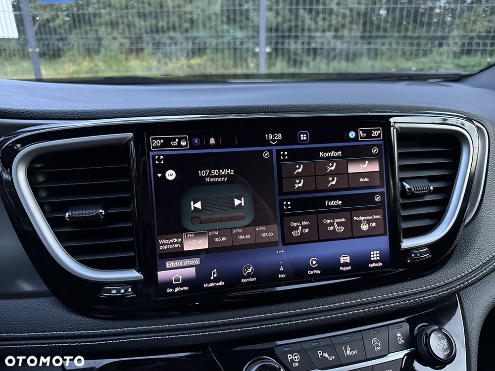 Chrysler Pacifica - 31