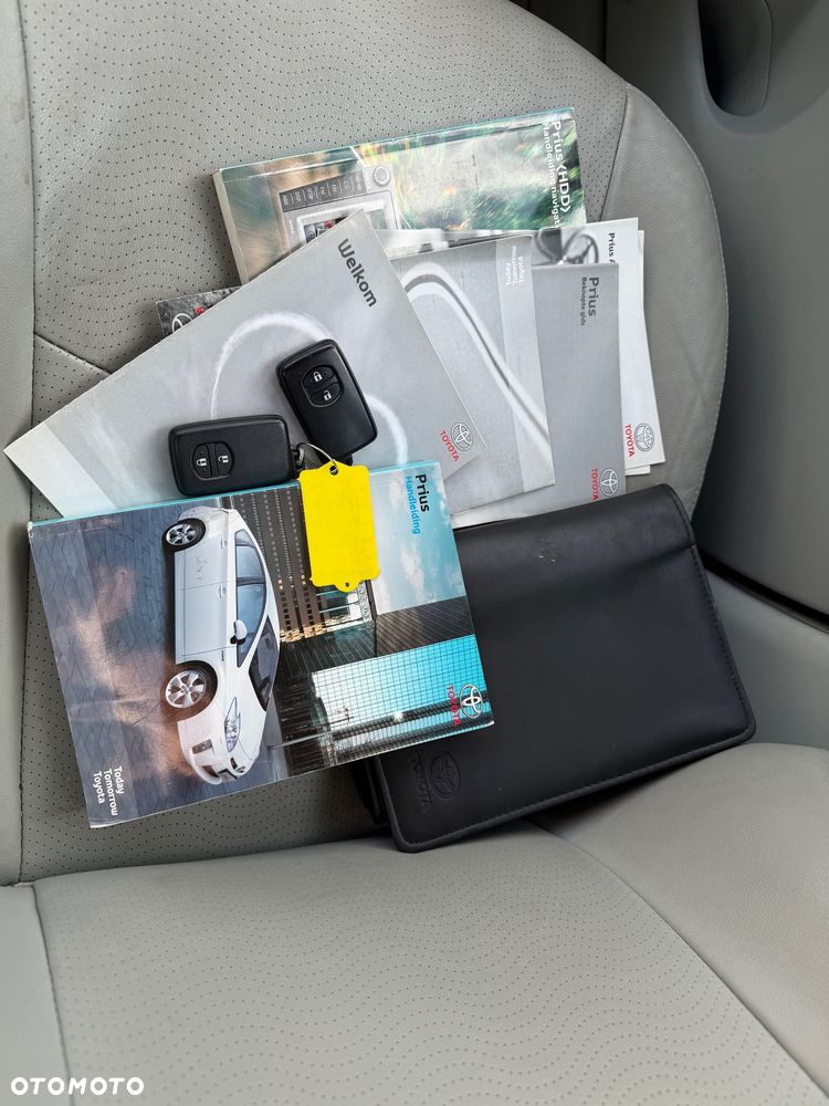 Toyota Prius 1.8 HSD Prestige - 33