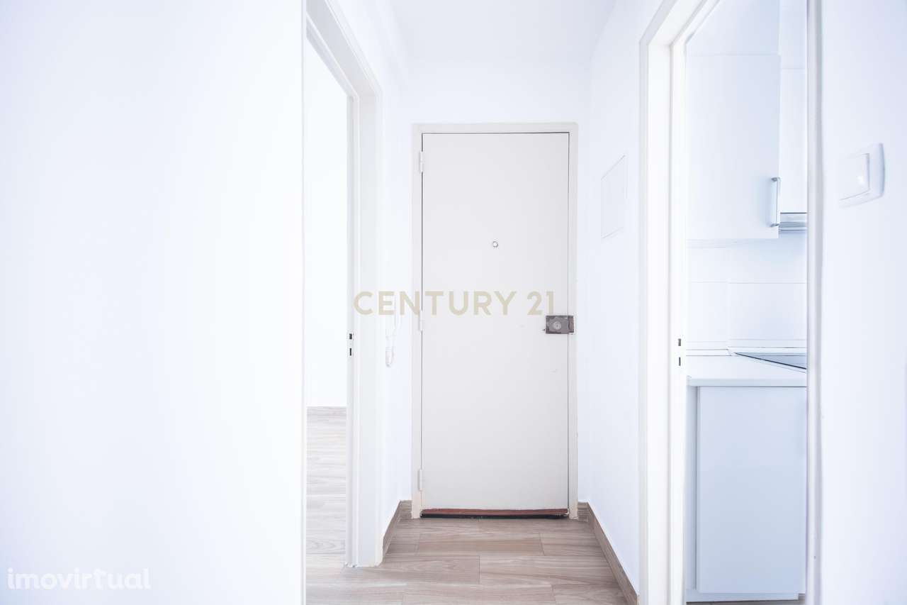 Apartamento T2 Totalmente Remodelado | Moscavide, Lisboa - Grande imagem: 2/25