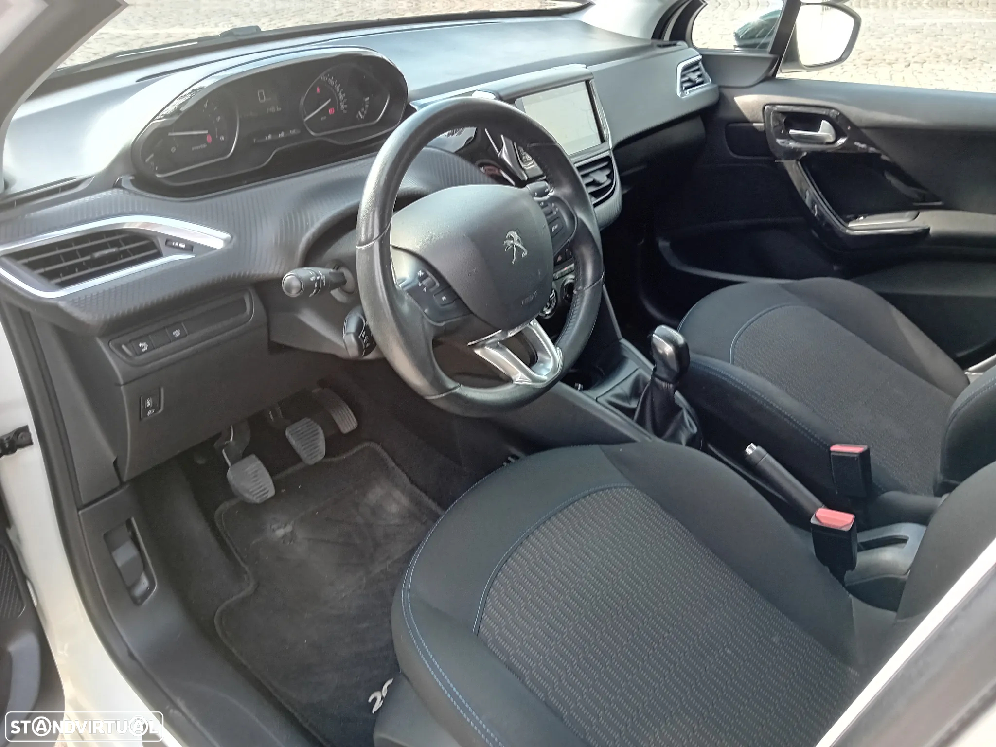 Peugeot 208 1.5 BlueHDi Signature - 24