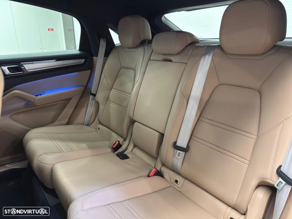 Porsche Cayenne Coupé E-Hybrid Platinum Edition - 26