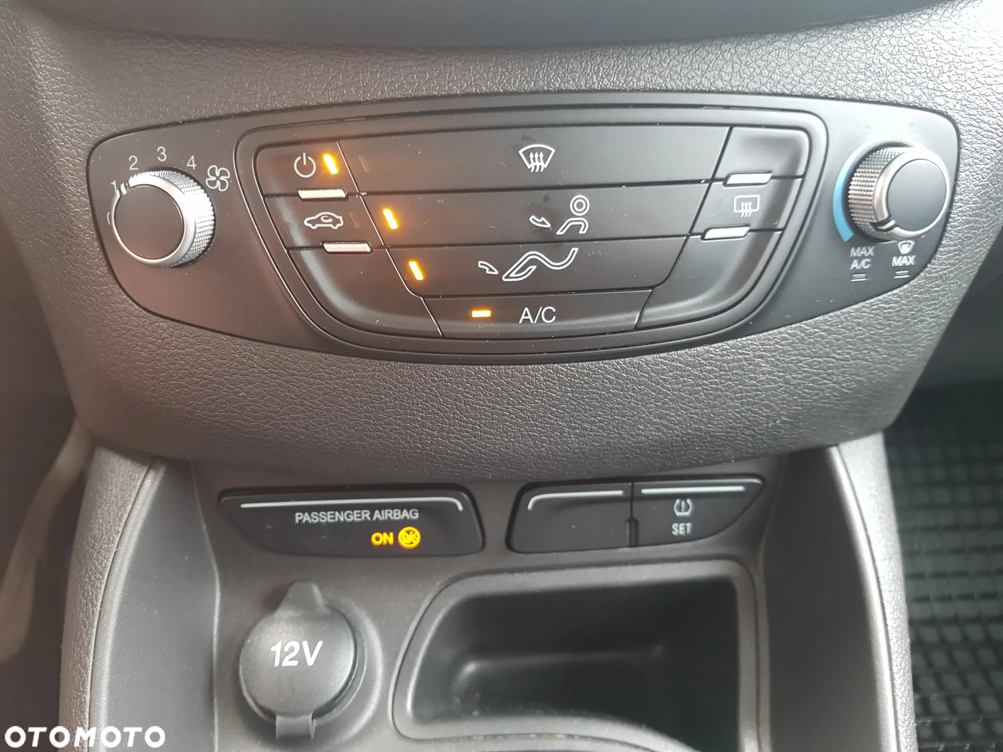 Ford Tourneo Courier 1.5 TDCi Trend - 36