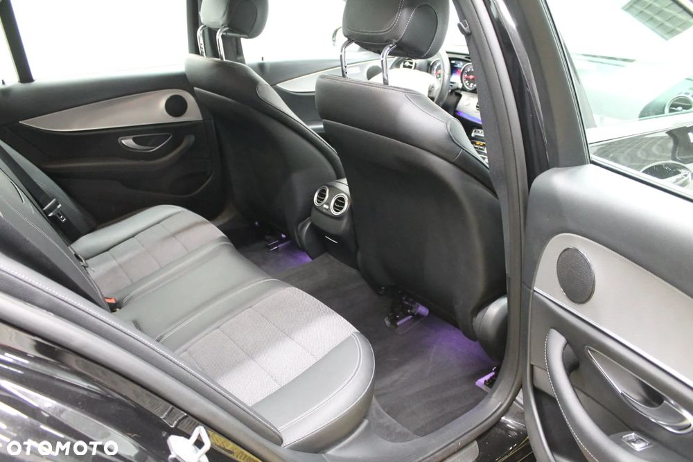 Mercedes-Benz Klasa E 220 d T 9G-TRONIC - 13