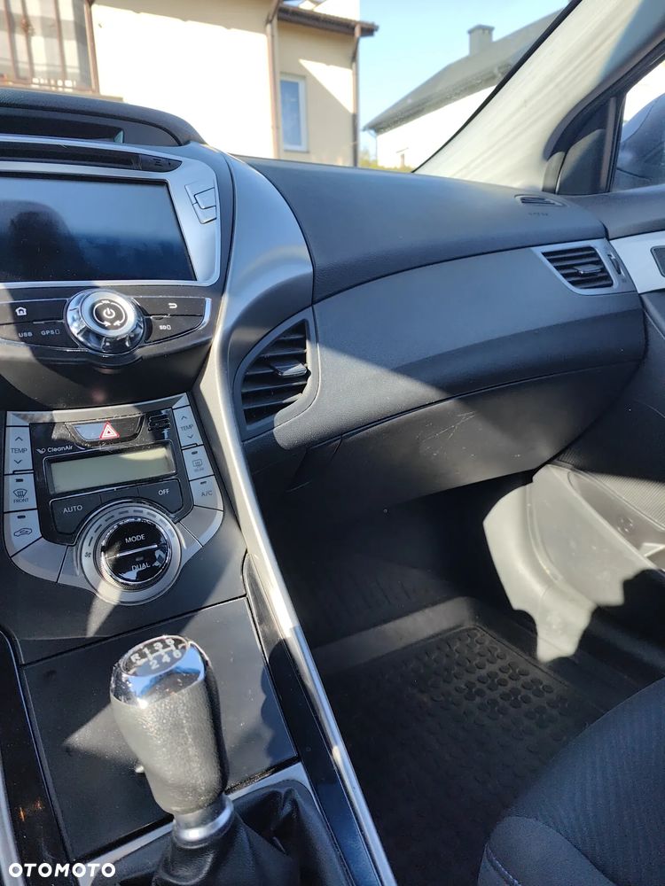 Hyundai Elantra 1.6 Comfort - 26