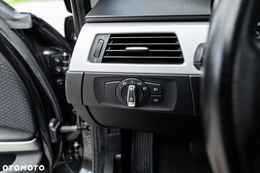 BMW Seria 3 320d xDrive DPF - 28