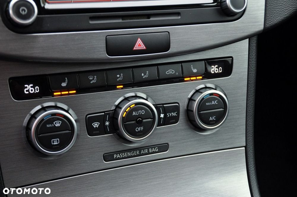 Volkswagen Passat - 33