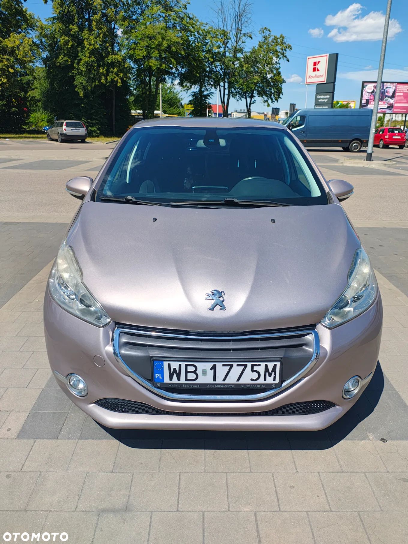 Peugeot 208 - 1