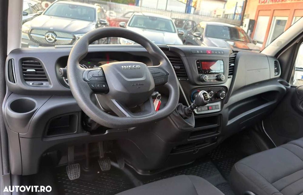 Iveco DAILY CU LIFT - 19