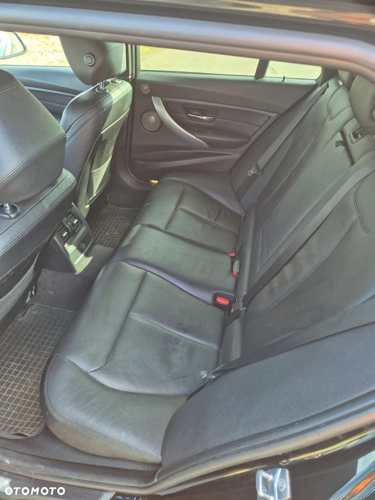 BMW Seria 3 318d xDrive M Sport - 7