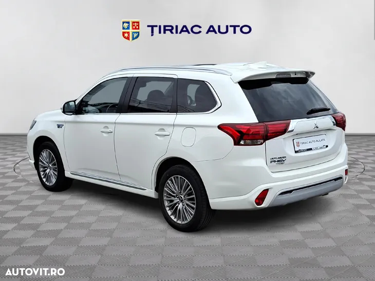 Mitsubishi Outlander 2.4 4WD Plug-In Hybrid - 4