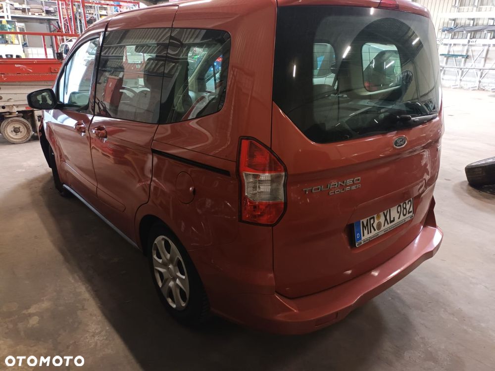 Ford Tourneo Courier - 8