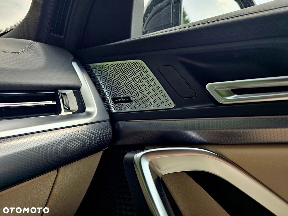 BMW iX2 eDrive20 66.5kWh M Sport - 29