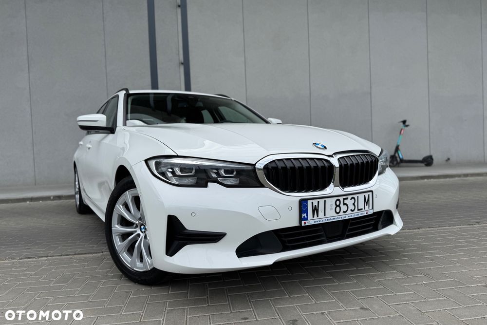 BMW Seria 3 318d mHEV - 19