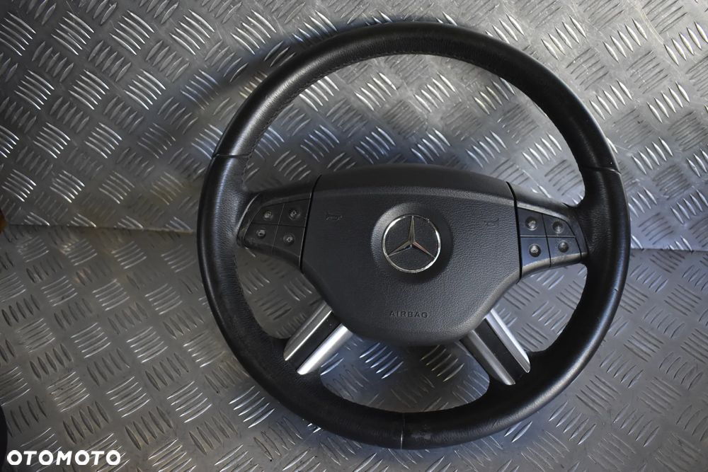 Mercedes R-Klasa W251 Kierownica łopatki