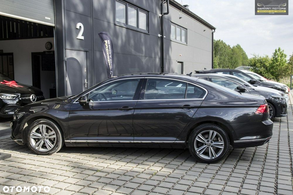 Volkswagen Passat - 11