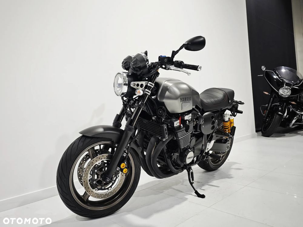 Yamaha XJR - 15
