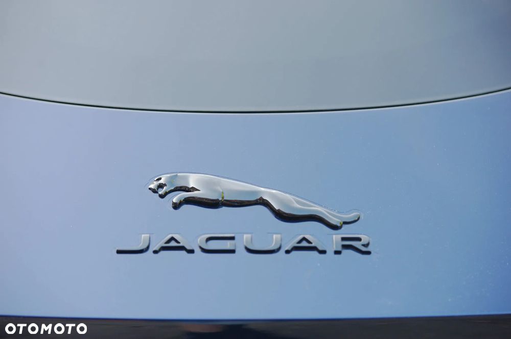 Jaguar F-Type - 12
