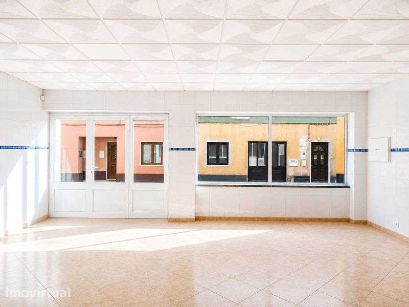 Loja Comercial 90 m² | Montra para Rua Principal | A dos Cunhados - Grande imagem: 2/8