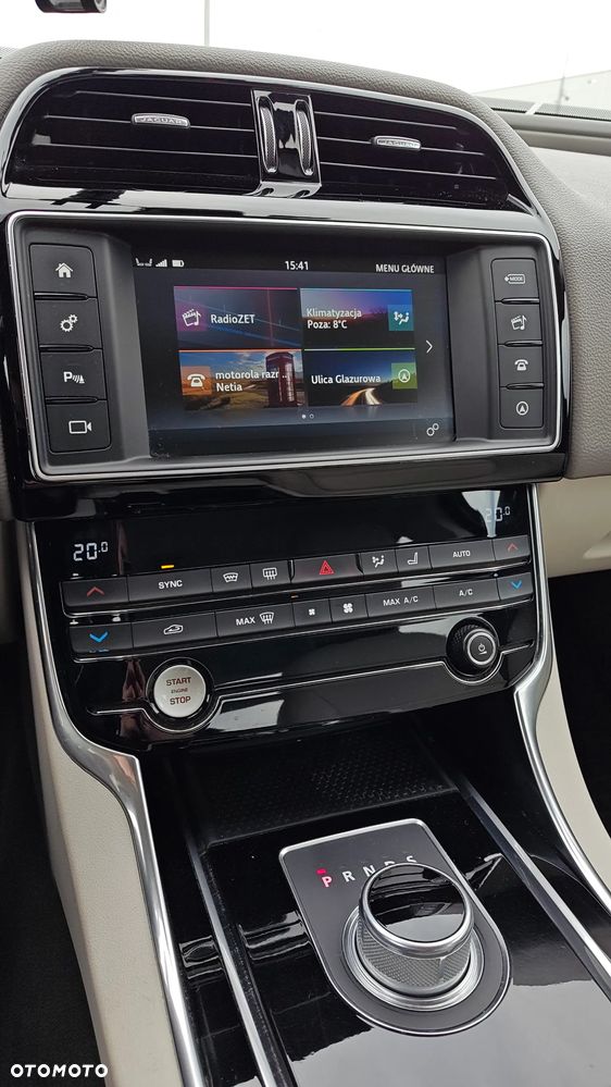 Jaguar XE 2.0 D Prestige - 10