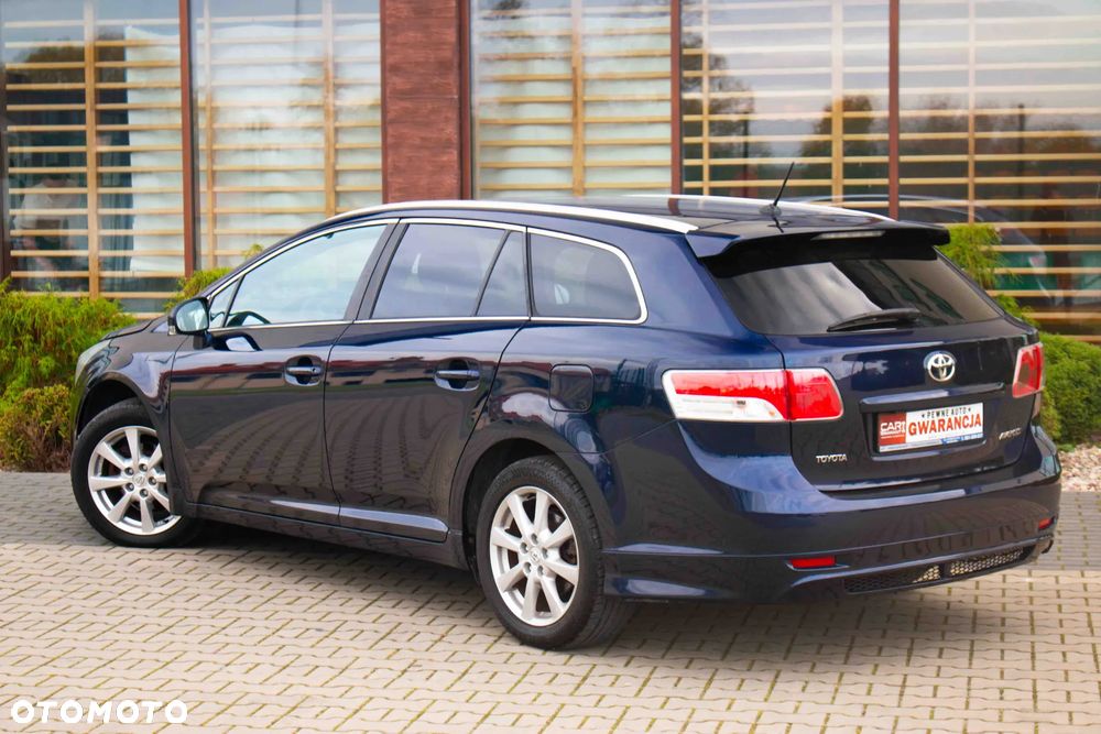 Toyota Avensis 2.0 Premium EU5 - 13