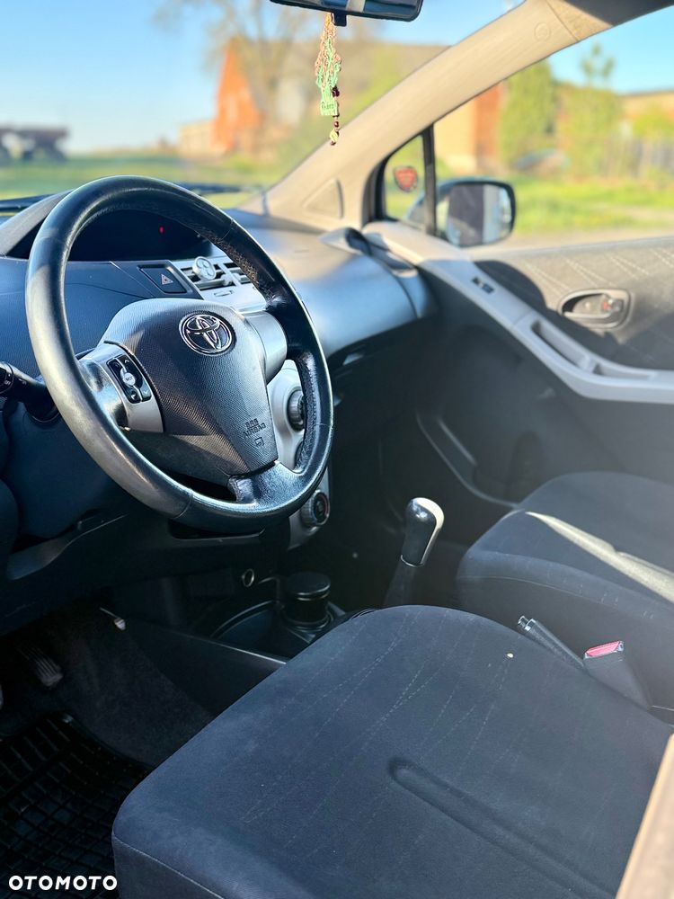 Toyota Yaris 1.3 - 13
